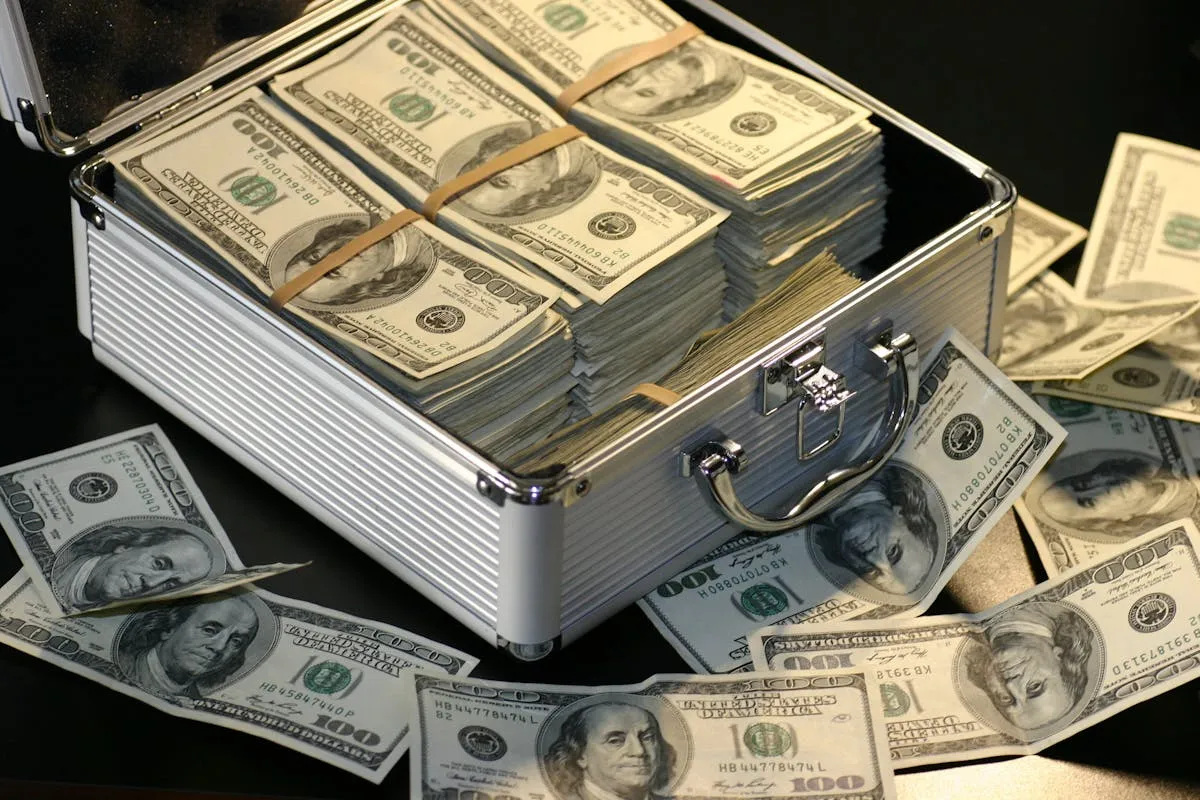Currency notes spread out